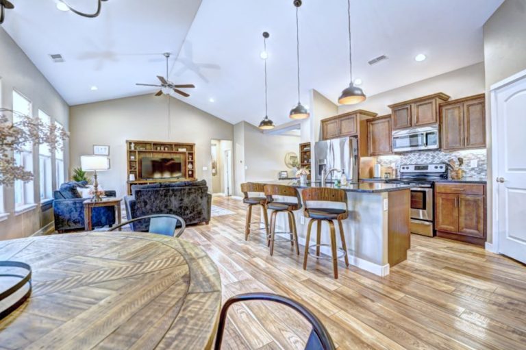 Good Listing Pictures Attract More Buyers and Renters